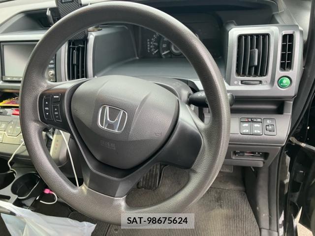 Honda e 2010-06 8328896-17