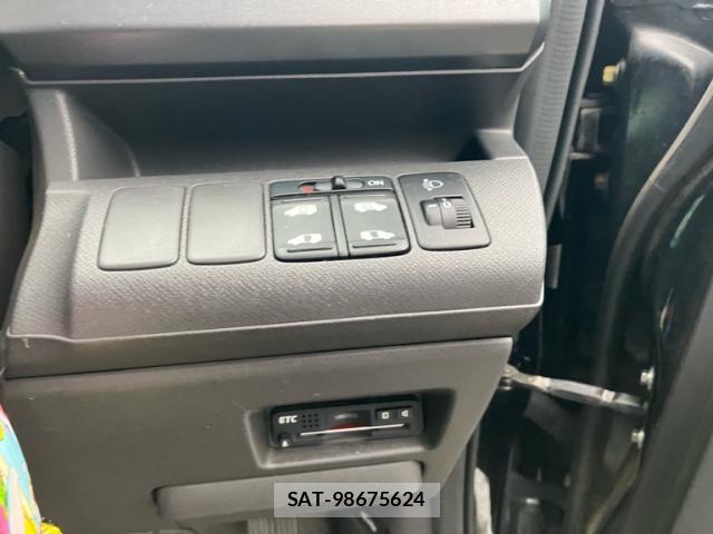 Honda e 2010-06 8328896-18