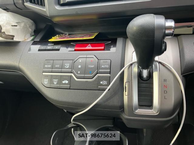 Honda e 2010-06 8328896-19