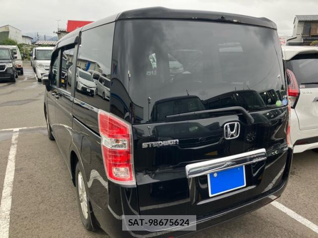 Honda e 2010-06 8328896-2