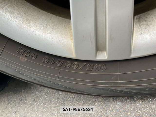 Honda e 2010-06 8328896-3