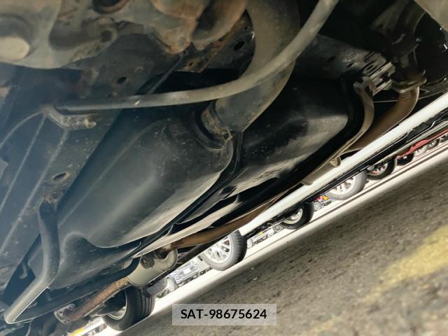 Honda e 2010-06 8328896-7