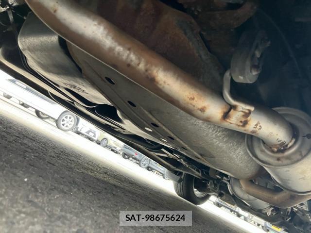 Honda e 2010-06 8328896-8