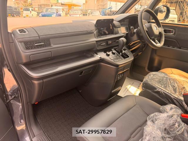 Honda e 2026-07 8329431-11