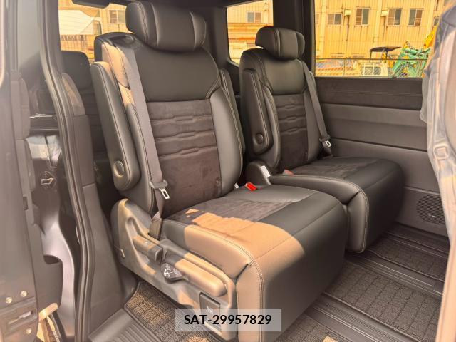 Honda e 2026-07 8329431-14