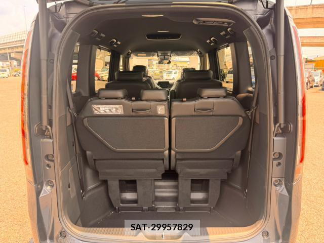 Honda e 2026-07 8329431-17