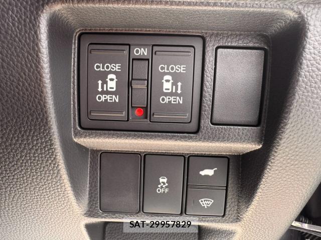 Honda e 2026-07 8329431-7