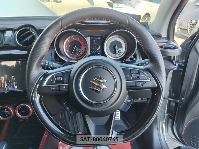 Suzuki SWIFT 2019-10 8330210-15