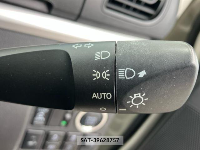 Daihatsu TANTO 2018-09 8330249-14