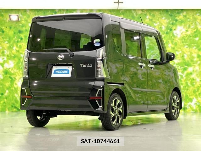 Daihatsu TANTO 2020-08 8330420-2
