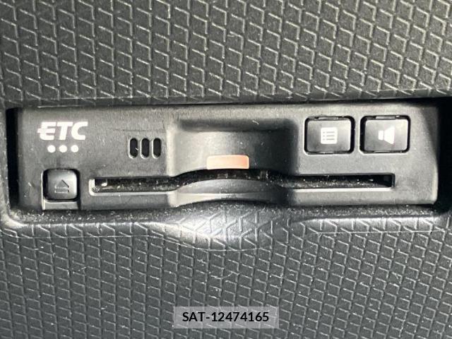 Daihatsu TANTO 2021-12 8330551-17