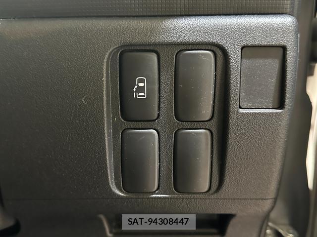 Daihatsu TANTO 2011-07 8330689-7