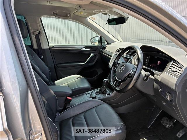 VolksWagen TIGUAN 2019-06 8328438-12
