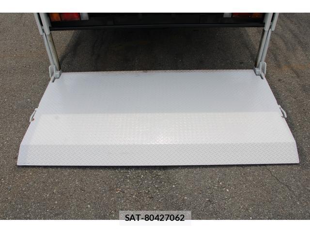 Mazda TITAN 2016-03 8327817-11