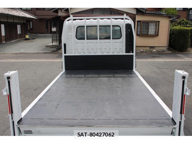 Mazda TITAN 2016-03 8327817-17