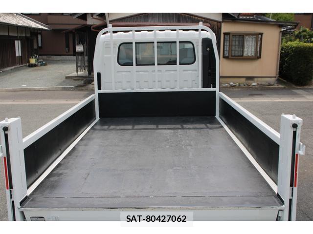 Mazda TITAN 2016-03 8327817-3