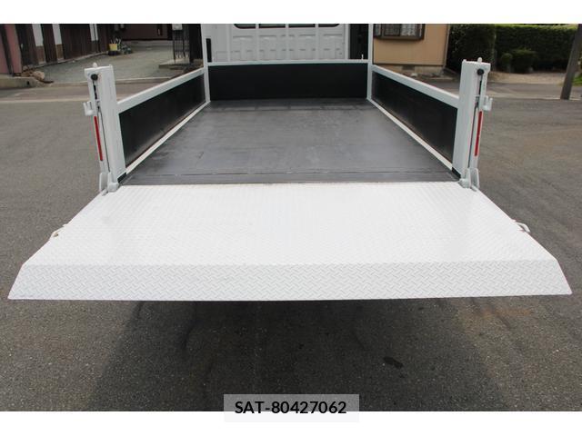 Mazda TITAN 2016-03 8327817-9
