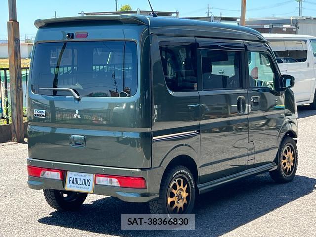 Mitsubishi TOWN BOX 2024-05 8330265-6