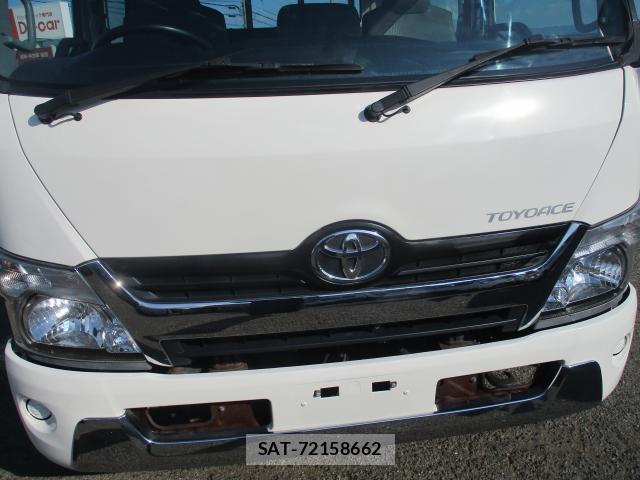 Toyota TOYOACE 2017-08 8328858-10