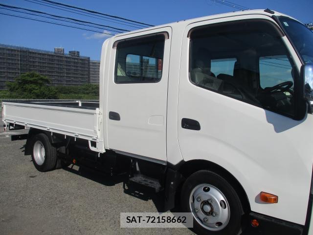 Toyota TOYOACE 2017-08 8328858-12