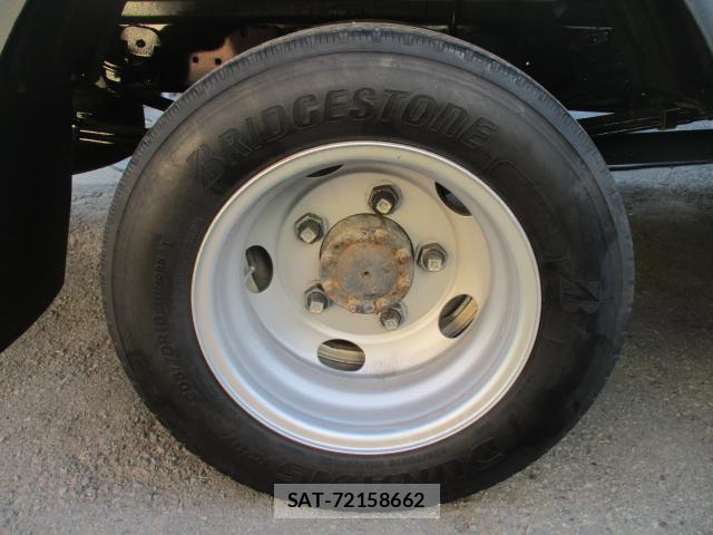 Toyota TOYOACE 2017-08 8328858-19
