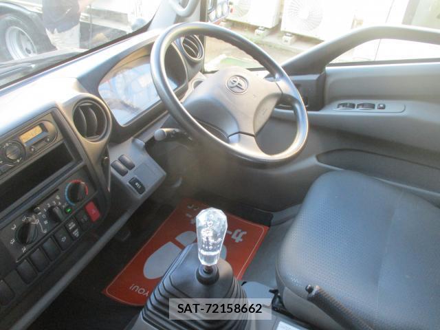 Toyota TOYOACE 2017-08 8328858-6