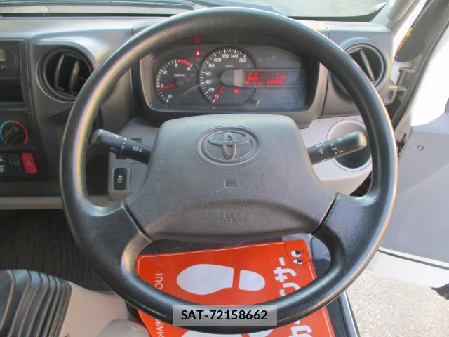 Toyota TOYOACE 2017-08 8328858-7