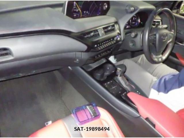 Lexus UX 2021-06 8328497-2
