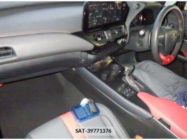 Lexus UX 2023-03 8328506-2