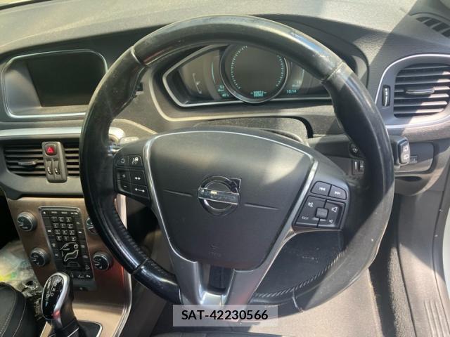 Volvo V40 2013-10 8328950-10