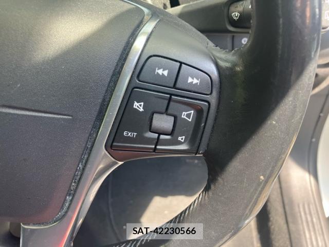 Volvo V40 2013-10 8328950-11