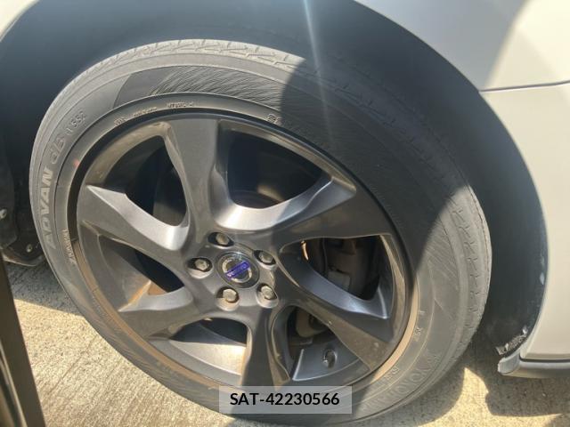 Volvo V40 2013-10 8328950-12