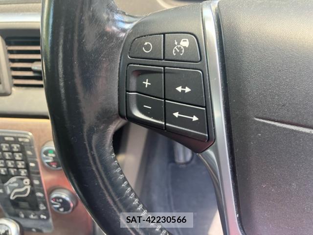 Volvo V40 2013-10 8328950-14