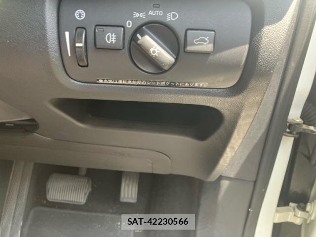 Volvo V40 2013-10 8328950-15