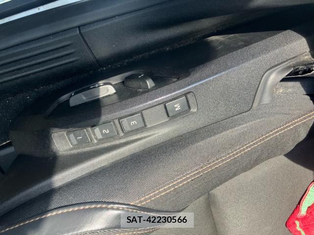 Volvo V40 2013-10 8328950-16