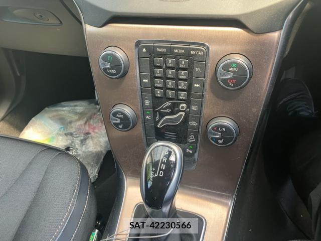 Volvo V40 2013-10 8328950-17