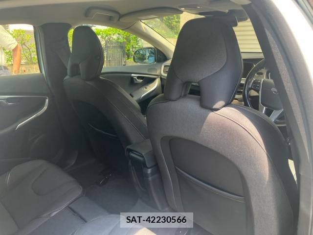 Volvo V40 2013-10 8328950-6