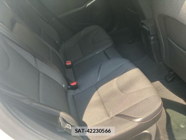 Volvo V40 2013-10 8328950-7