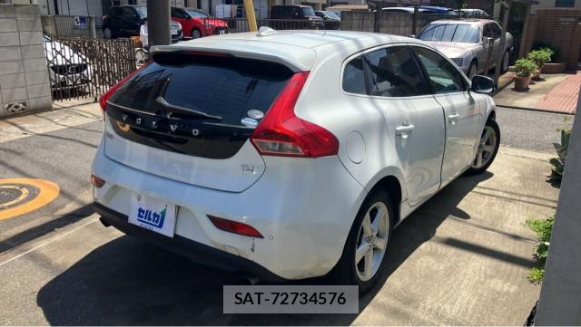 Volvo V40 2015-07 8280467-12
