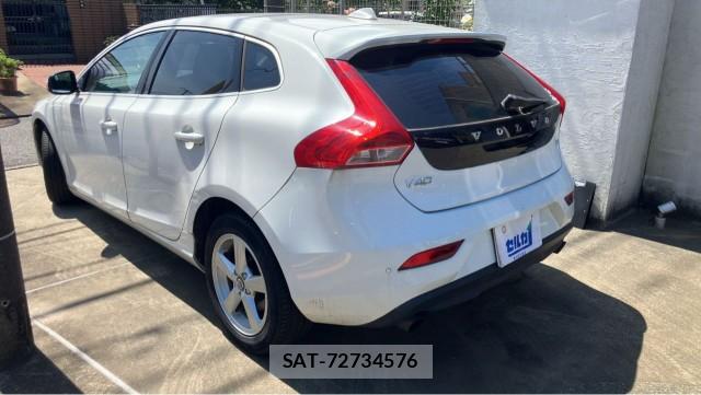 Volvo V40 2015-07 8280467-13