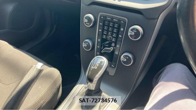 Volvo V40 2015-07 8280467-14