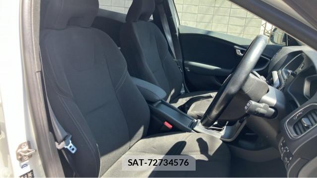 Volvo V40 2015-07 8280467-5