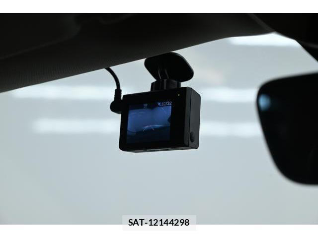 Volvo V40 2017-06 8329975-10