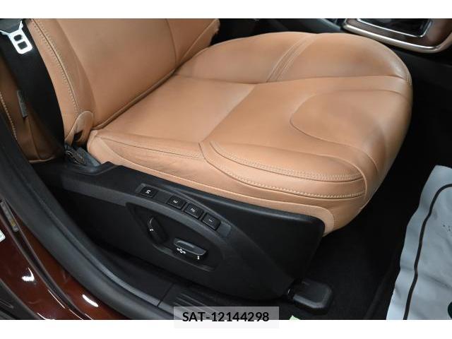 Volvo V40 2017-06 8329975-12