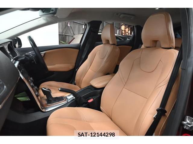 Volvo V40 2017-06 8329975-13