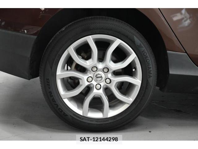 Volvo V40 2017-06 8329975-19