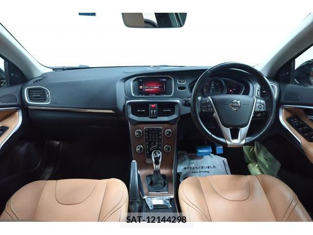 Volvo V40 2017-06 8329975-2