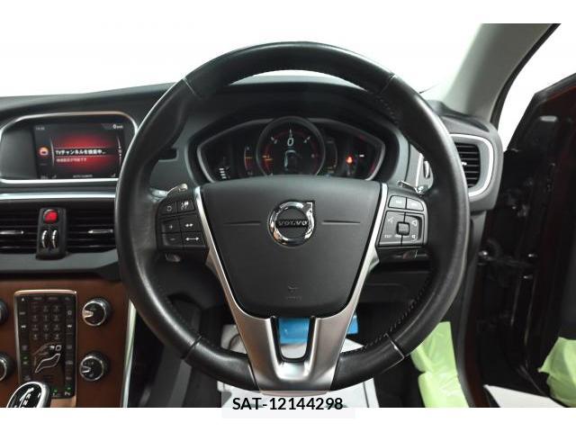 Volvo V40 2017-06 8329975-3