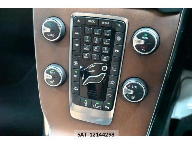 Volvo V40 2017-06 8329975-7