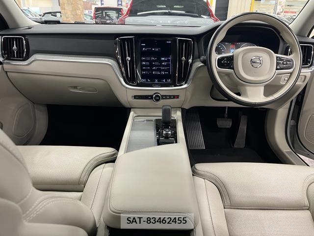 Volvo V60 2022-03 8329901-2